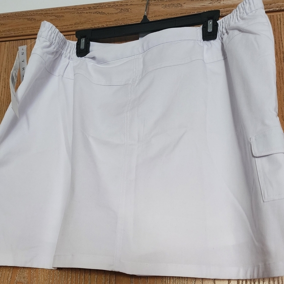 Alfred Dunner White Stretch Woman's Skort Zip & Button Closure Pockets Sz 20 NWT - Picture 6 of 11